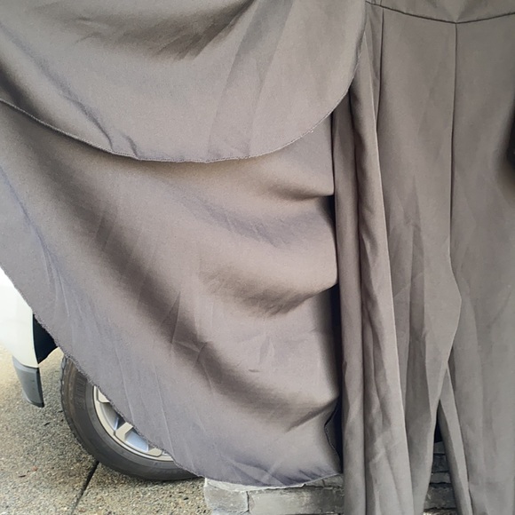 WOMENS BLACK FORMAL JUMPSUIT W/ OPEN NECK DETAIL & SHALL SIZE: L (RUNS SMALL) - Picture 3 of 4